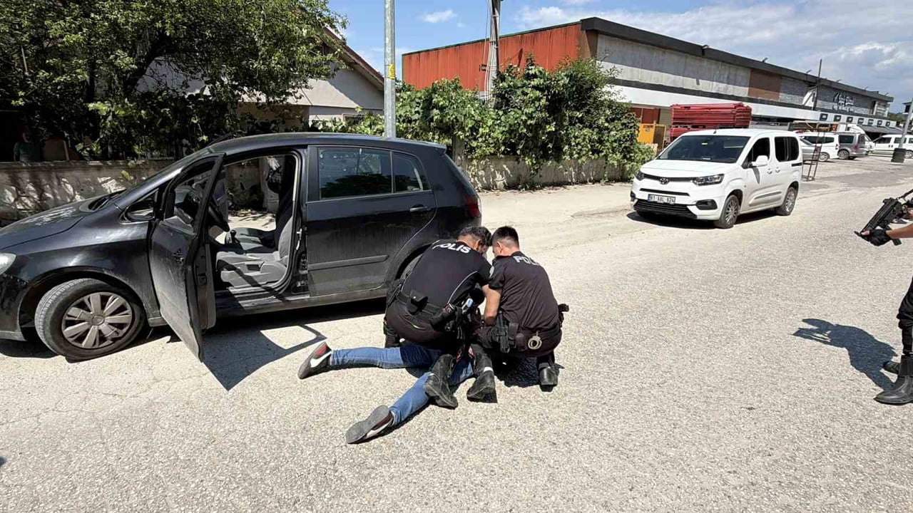 DÜZCE İL EMNİYET MÜDÜRLÜĞÜ TARAFINDAN GERÇEKLEŞTİRİLEN “PANTER81” TATBİKATINDA, BENZİN İSTASYONUNA...