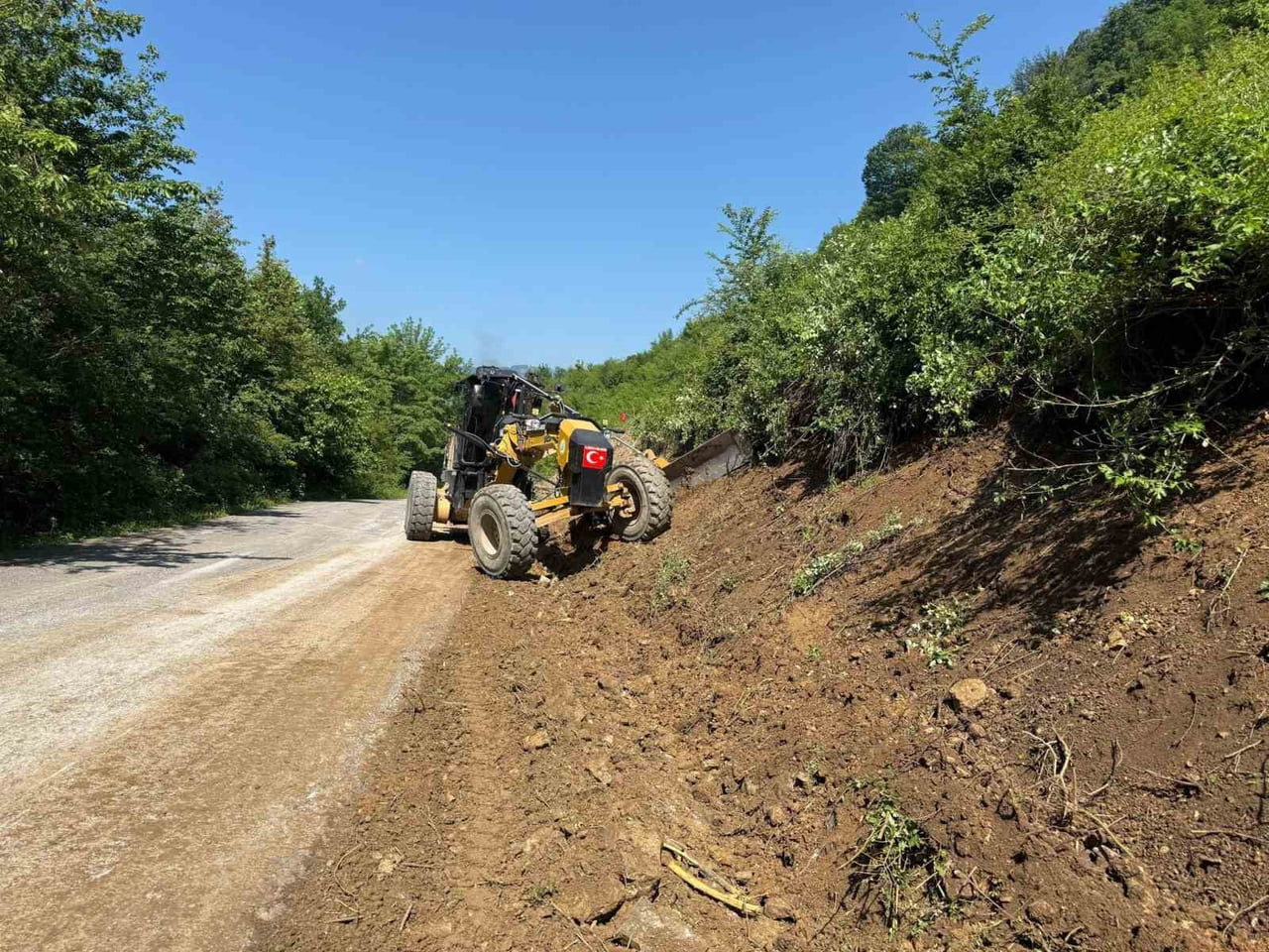 DÜZCE İL ÖZEL İDARESİ, DERDİN KÖYÜ HAMAMDAĞI MAHALLESİ’NDE HAYATA GEÇİRİLECEK 3 KİLOMETRELİK BETON...