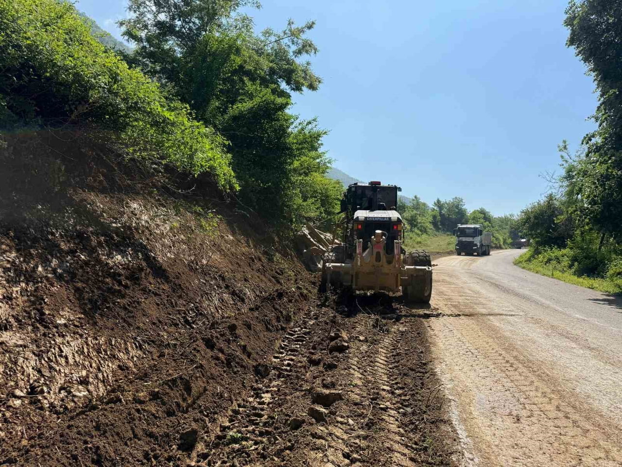 DÜZCE İL ÖZEL İDARESİ, DERDİN KÖYÜ HAMAMDAĞI MAHALLESİ’NDE HAYATA GEÇİRİLECEK 3 KİLOMETRELİK BETON...