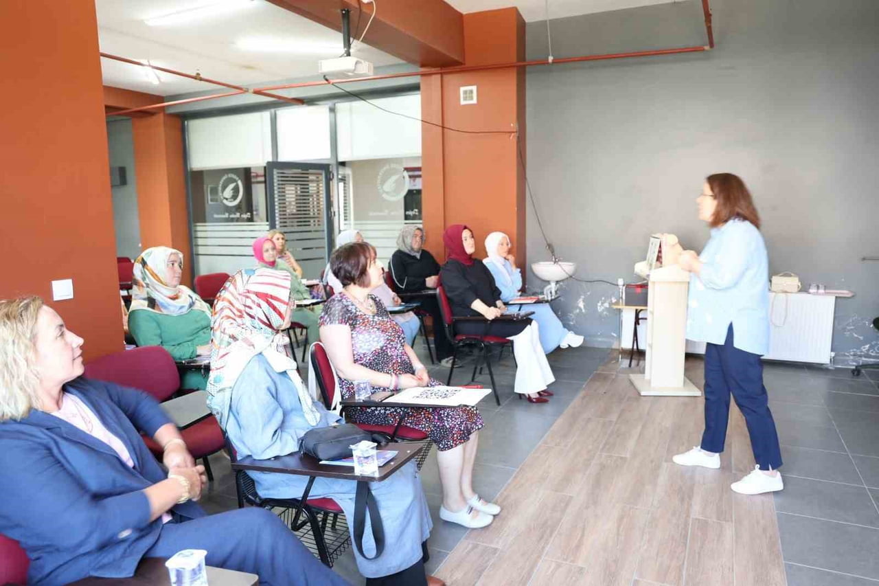 DÜZCE İL ÖZEL İDARESİ KADIN EMEĞİ MERKEZİ'NDE SAĞLIK BİLİMLERİ FAKÜLTESİ HEMŞİRELİK BÖLÜMÜ’NDEN...