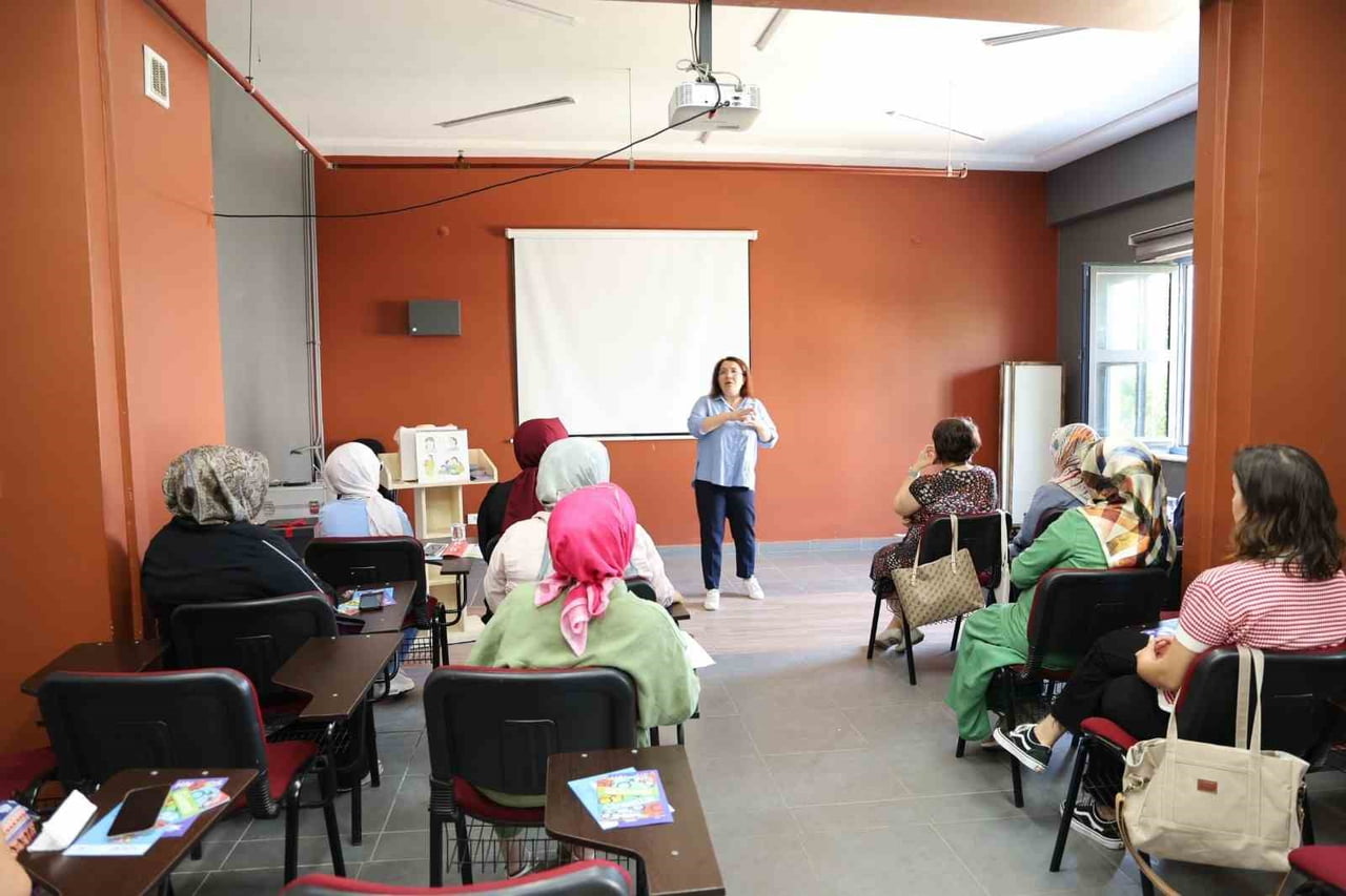 DÜZCE İL ÖZEL İDARESİ KADIN EMEĞİ MERKEZİ'NDE SAĞLIK BİLİMLERİ FAKÜLTESİ HEMŞİRELİK BÖLÜMÜ’NDEN...