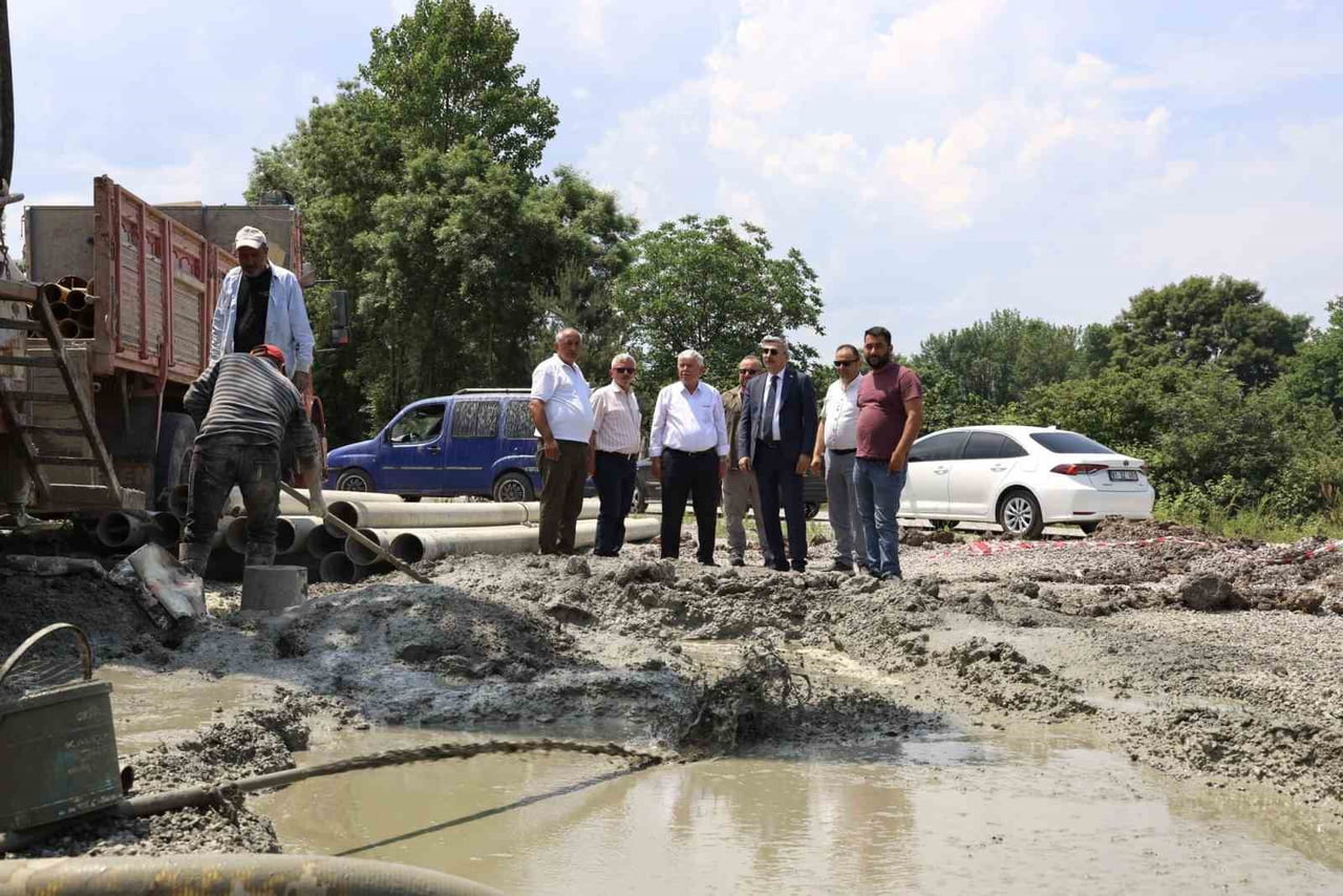 DÜZCE İL ÖZEL İDARESİ TARAFINDAN ÇİLİMLİ İLÇESİNE BAĞLI DİKMELİ KÖYÜ’NDE YÜRÜTÜLEN SONDAJ...