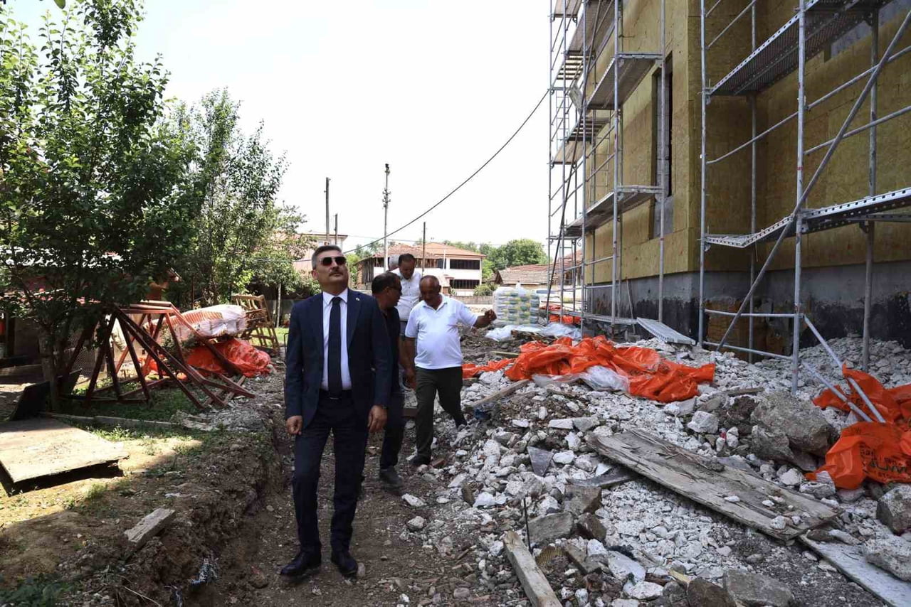 DÜZCE İL ÖZEL İDARESİ TARAFINDAN YAPIM SÜRECİ SÜRDÜRÜLEN ÇİLİMLİ DİKMELİ İLKOKULU İNŞAATINDA...