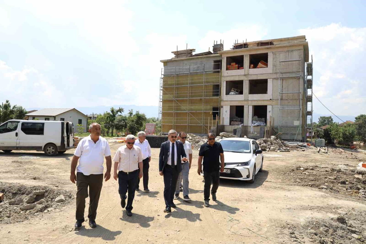 DÜZCE İL ÖZEL İDARESİ TARAFINDAN YAPIM SÜRECİ SÜRDÜRÜLEN ÇİLİMLİ DİKMELİ İLKOKULU İNŞAATINDA...