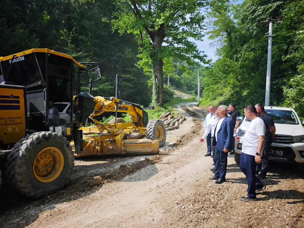 DÜZCE’NİN AKÇAKOCA İLÇESİ KURUKAVAK KÖYÜNDE UZUN SÜREDİR BEKLENEN YOL ÇALIŞMALARI TÜM HIZIYLA...