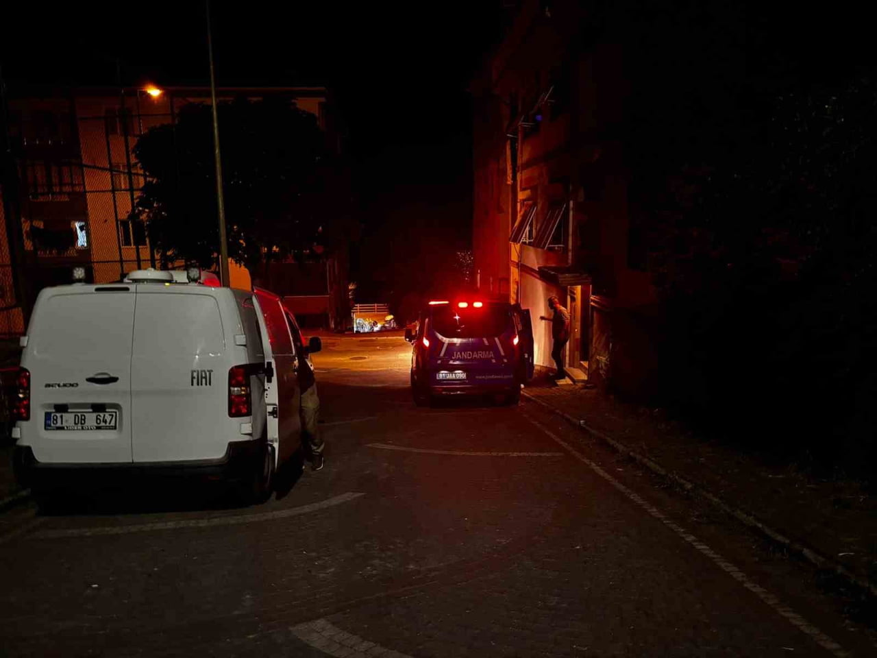 DÜZCE’NİN AKÇAKOCA İLÇESİNDE JANDARMA EKİPLERİNCE UYUŞTURUCU OPERASYONU GERÇEKLEŞTİRİLDİ. OLAYDA 1...