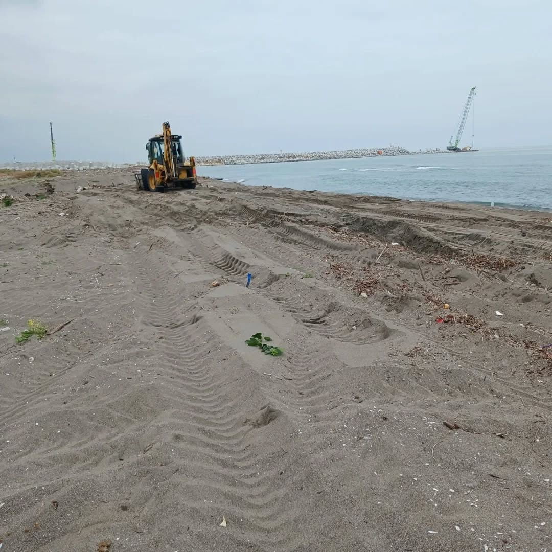 DÜZCE’NİN AKÇAKOCA’YA İLÇESİ MELENAĞZI KÖYÜNDE YAZ SEZONU ÖNCESİ SAHİL TEMİZLİĞİ ÇALIŞMALARINA...