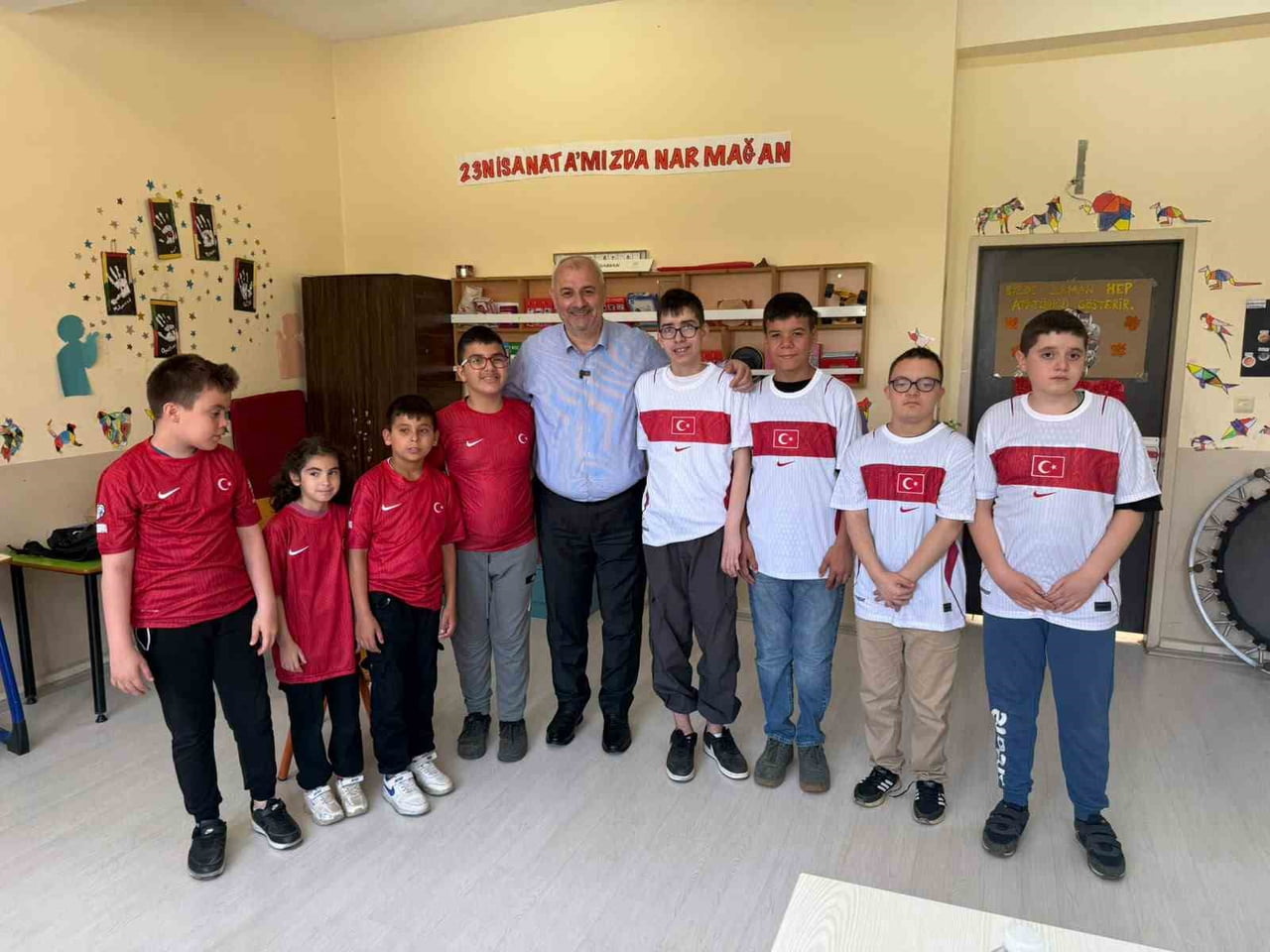 DÜZCE’NİN ÇİLİMLİ İLÇESİNDE, DAHA ÖNCE ÖZEL ÖĞRENCİLERLE BİR ARAYA GELDİĞİ KAHVALTI PROGRAMINDA...