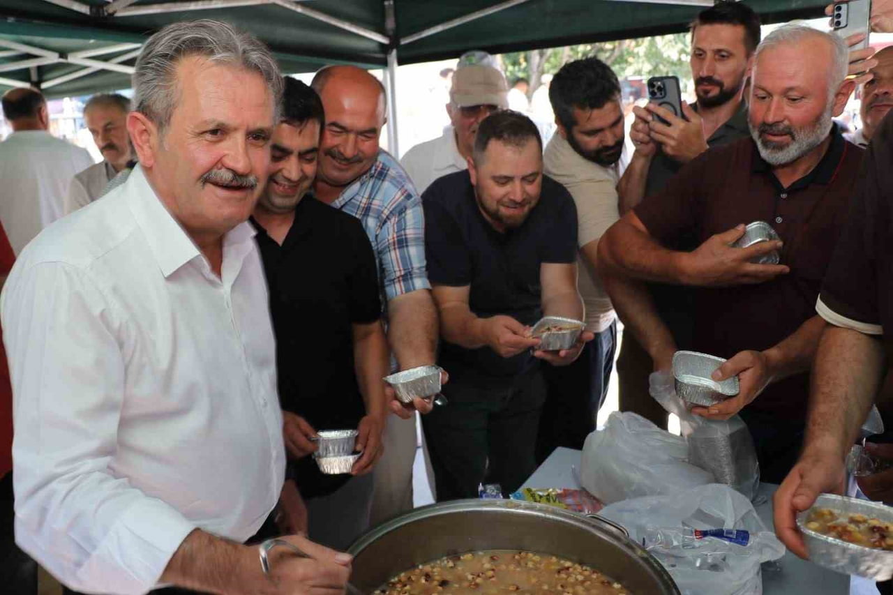 DÜZCE’NİN CUMAYERİ İLÇESİ BELEDİYE BAŞKANI MUSTAFA KOLOĞLU VE MHP İLÇE BAŞKANI YUNUS ŞEKER...