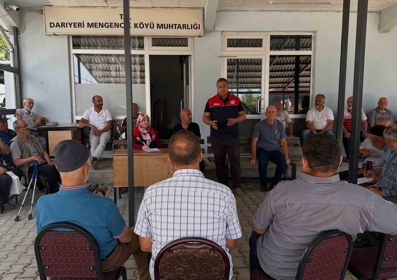 DÜZCE’NİN KAYNAŞLI İLÇESİNDE ÜRETİCİLERLE BİR ARAYA GELEN İLÇE TARIM VE ORMAN MÜDÜRLÜĞÜ EKİPLERİ...