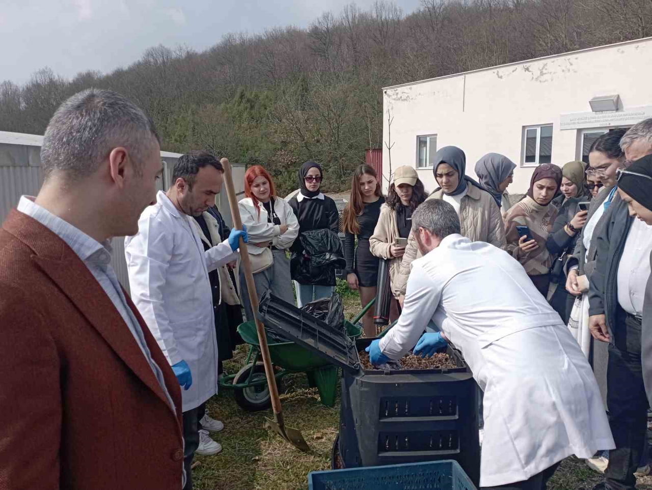 DÜZCE ÜNİVERSİTESİ TARIMSAL ATIKLARIN ENDÜSTRİYE GERİ KAZANIMI UYGULAMA VE ARAŞTIRMA MERKEZİ...