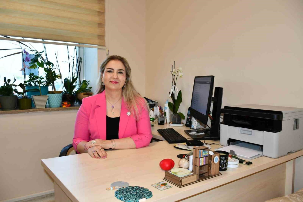 DÜZCE ÜNİVERSİTESİ TIP FAKÜLTESİ AİLE HEKİMLİĞİ ANABİLİM DALI BAŞKANI PROF. DR. FATMA GÖKŞİN...
