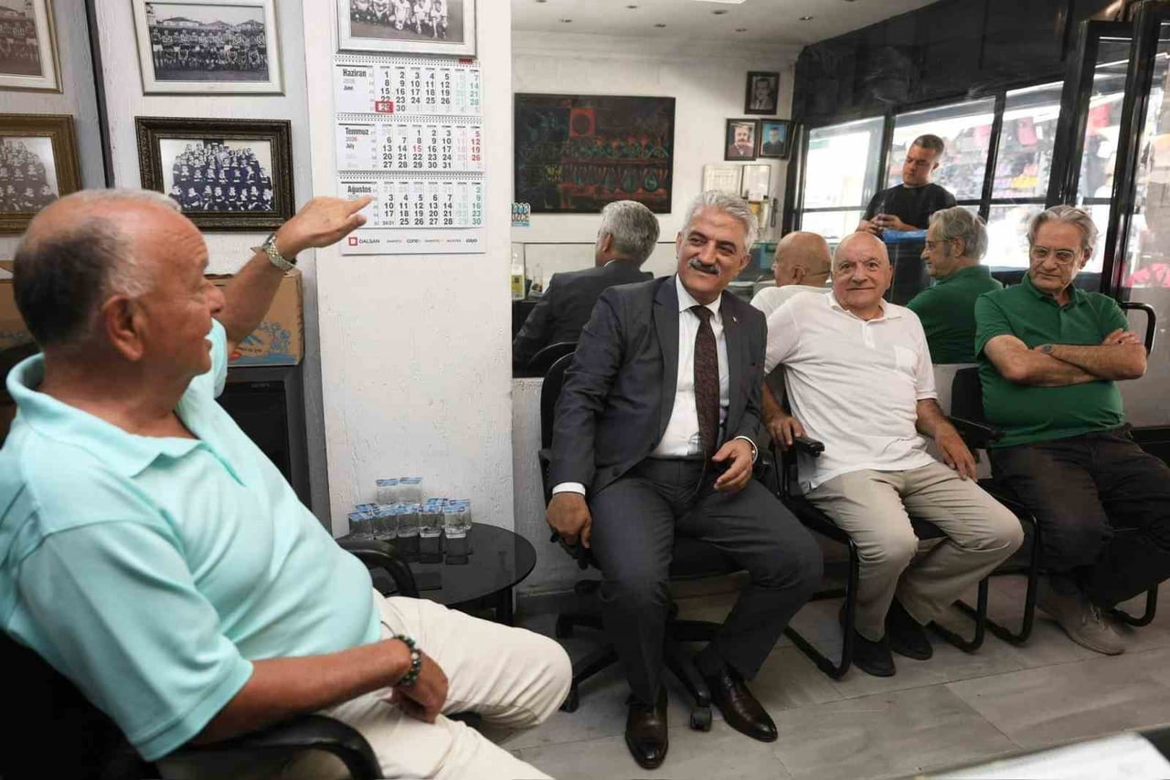 DÜZCE VALİSİ MEHMET MAKAS, CEDİDİYE MAHALLESİ İSTANBUL CADDESİ'NDE FAALİYET GÖSTEREN ESNAFLA BİR...
