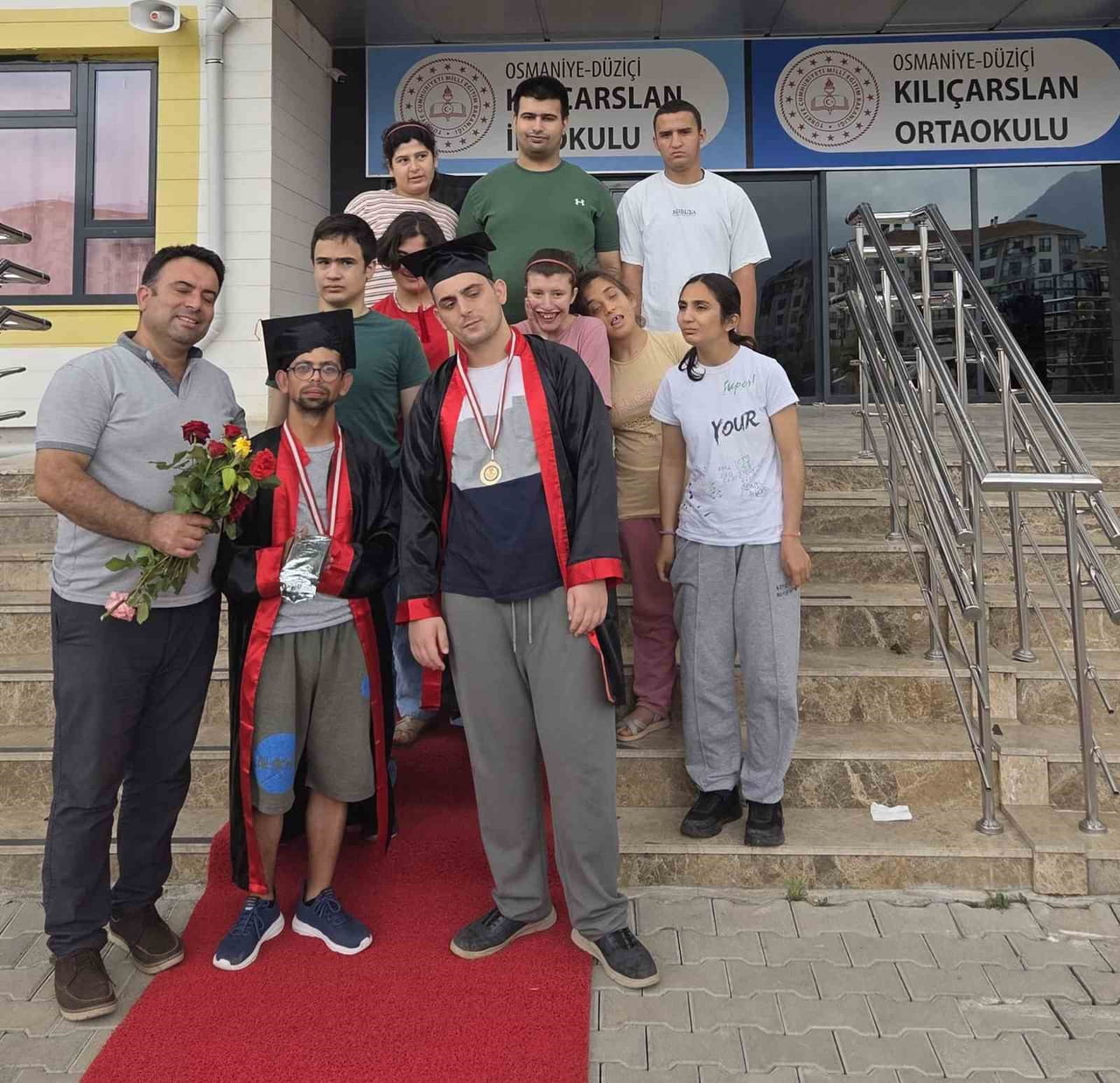 DÜZİÇİ ÖZEL EĞİTİM UYGULAMA OKULU 3. KADEME TARAFINDAN DÜZENLENEN MEZUNİYET PROGRAMINDA OKUL, İLK...