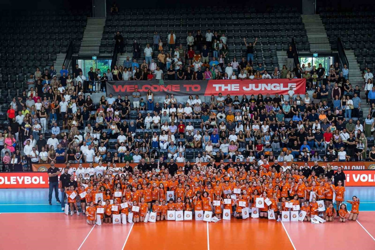 ECZACIBAŞI SPOR KULÜBÜ MİNİ VOLEYBOL ŞENLİĞİ GERÇEKLEŞTİ