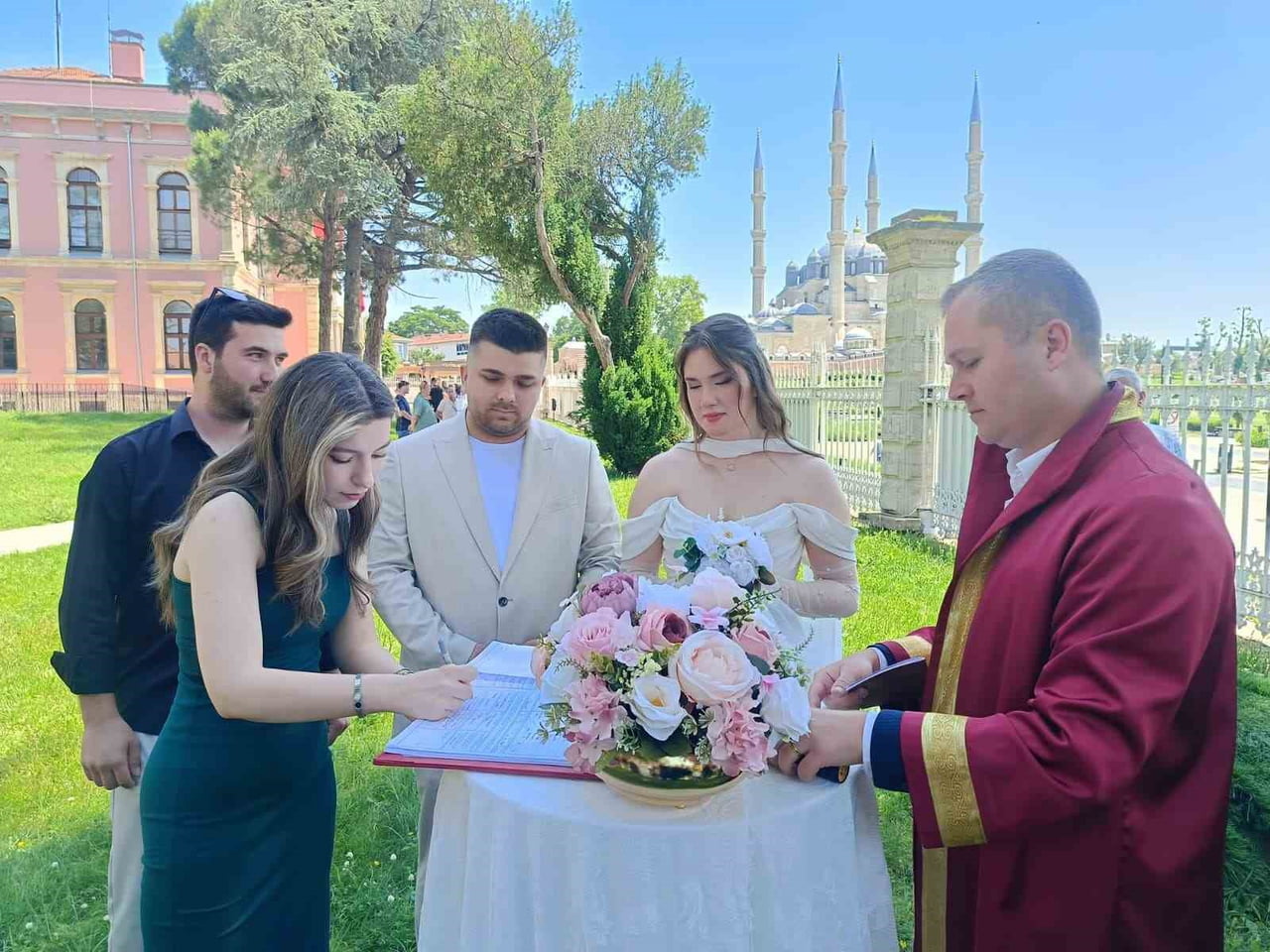 EDİRNE'DE 33 ÇİFT, EVLENMEK İÇİN AY, GÜN VE YILI 6 RAKAMINDAN OLUŞAN 06.06.2026 TARİHİNİ SEÇEREK...