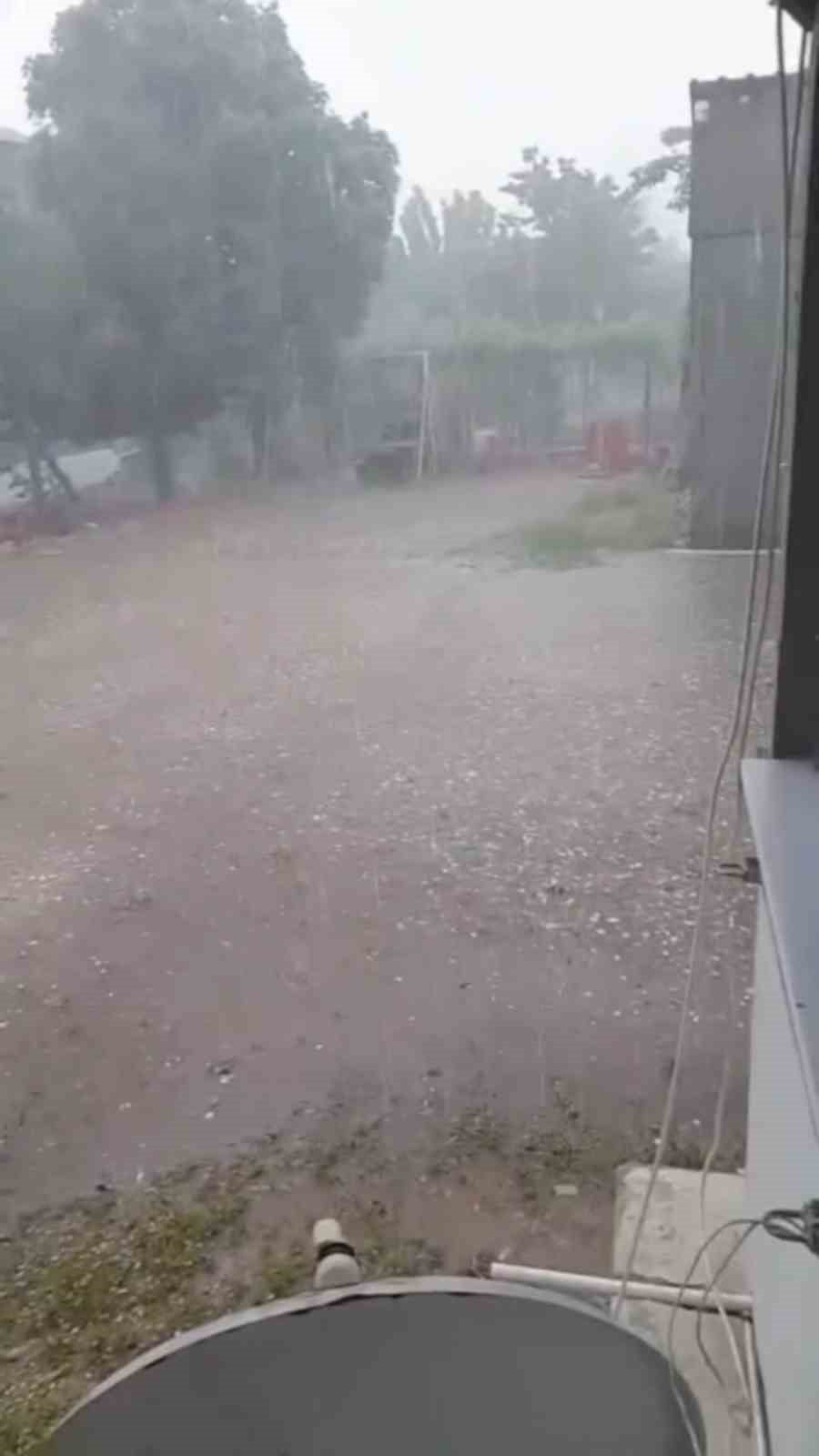 EDİRNE'DE KAPIKULE BÖGESİNDEKİ KÖYLERDE DOLU YAĞIŞI ETKİLİ OLDU