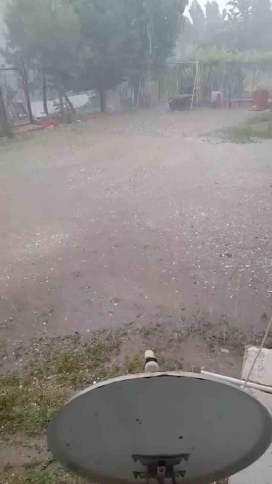 EDİRNE'DE KAPIKULE BÖGESİNDEKİ KÖYLERDE DOLU YAĞIŞI ETKİLİ OLDU