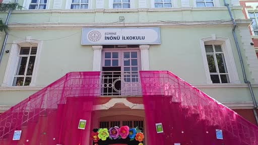 Edirne'de öğrenciler karne sevinci yaşadı
