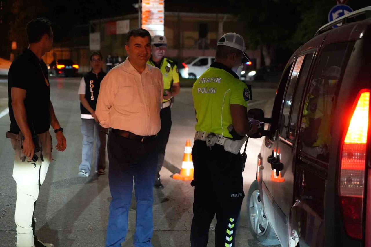 EDİRNE'DE ŞOK UYGULAMA: 17 ARACA 560 BİN LİRANIN ÜZERİNDE CEZA