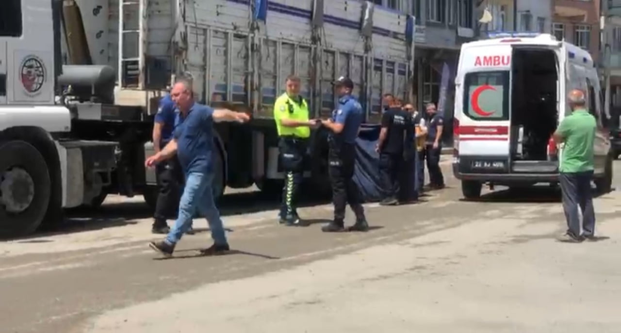 EDİRNE'NİN HAVSA İLÇESİNDE MEYDANA GELEN KAZADA KAMYONUN ÇARPTIĞI YAYA HAYATINI KAYBETTİ.