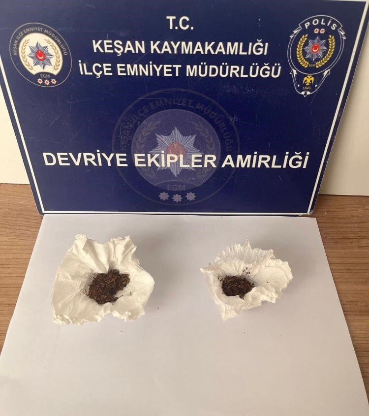 EDİRNE'NİN KEŞAN İLÇESİNDE, EMNİYET MÜDÜRLÜĞÜ EKİPLERİ TARAFINDAN YAPILAN ÇALIŞMADA, 5 ŞÜPHELİNİN...