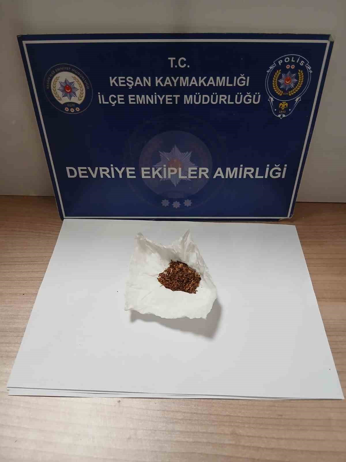EDİRNE'NİN KEŞAN İLÇESİNDE, EMNİYET MÜDÜRLÜĞÜ EKİPLERİ TARAFINDAN YAPILAN ÇALIŞMADA, 5 ŞÜPHELİNİN...
