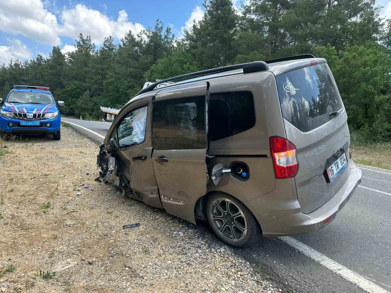 EDİRNE'NİN KEŞAN İLÇESİNDE MEYDANA GELEN TRAFİK KAZASINDA 5 KİŞİ YARALANDI.