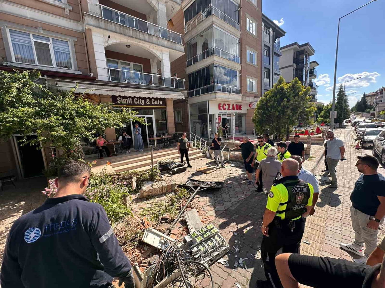 EDİRNE’DE  FRENİ BOŞALAN KAMYON YÜZÜNDEN FACİAYA RAMAK KALDI