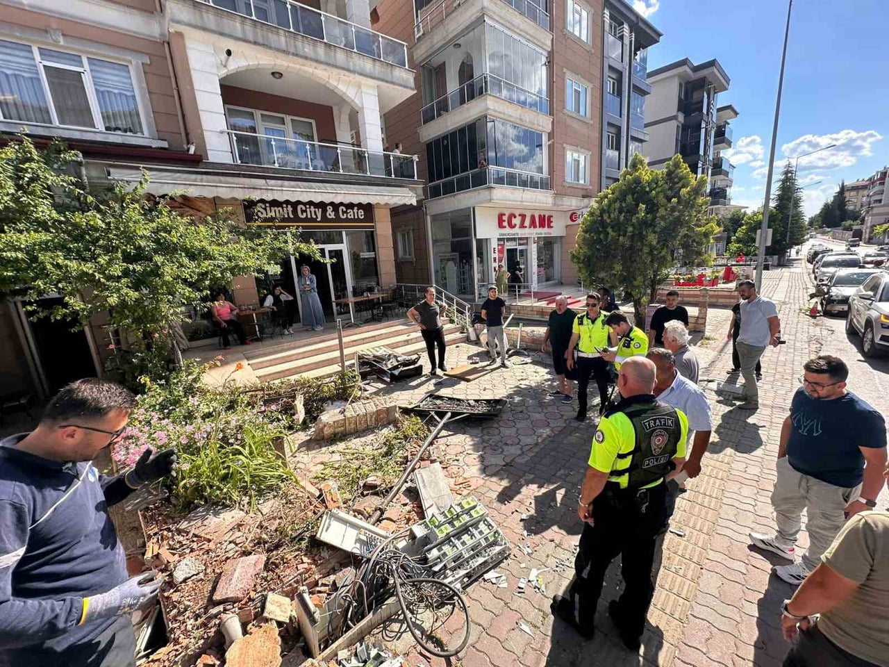 EDİRNE’DE  FRENİ BOŞALAN KAMYON YÜZÜNDEN FACİAYA RAMAK KALDI