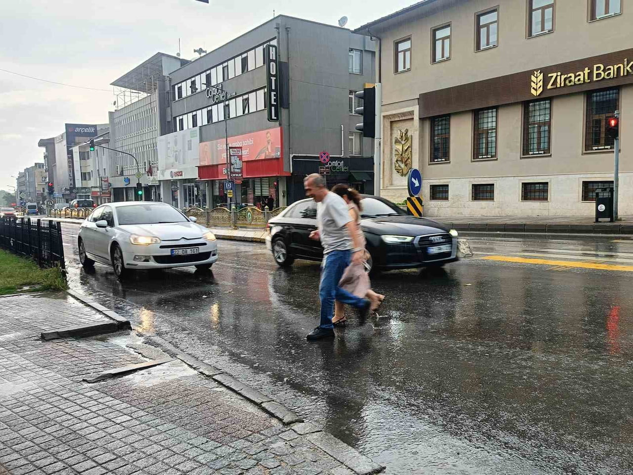 EDİRNE’DE SAĞANAK YAĞIŞ ETKİLİ OLDU