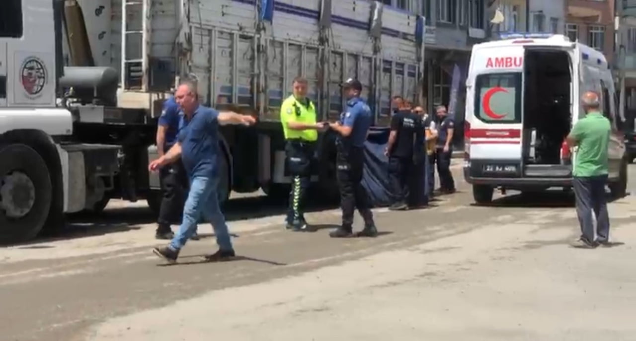 EDİRNE’DE TIRIN ALTINDA KALAN YAYA HAYATINI KAYBETTİ, KAZA KAMERADA