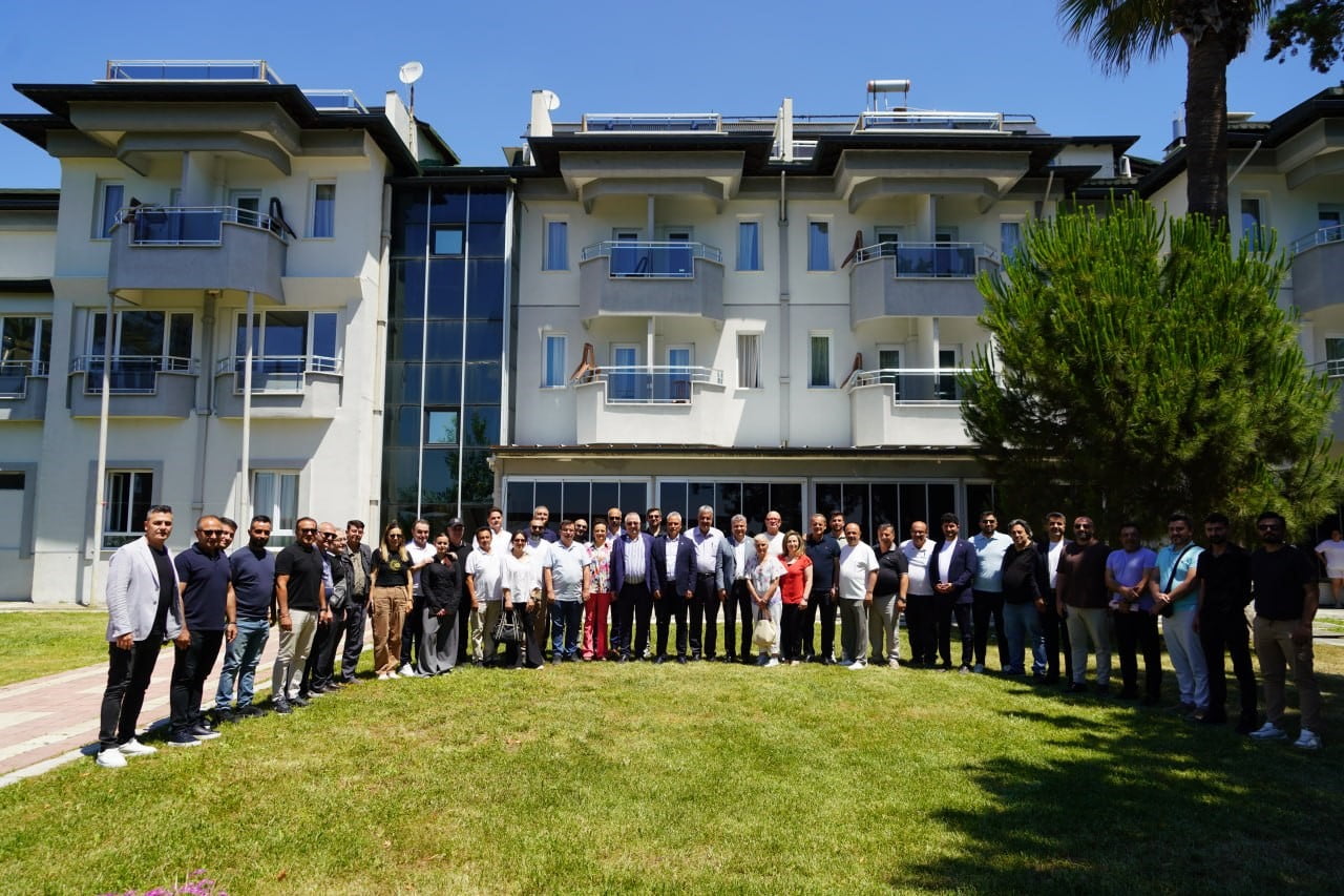 EDREMİT BELEDİYE BAŞKANI MEHMET ERTAŞ, BASIN MENSUPLARIYLA BİR ARAYA GELEREK BELEDİYENİN...