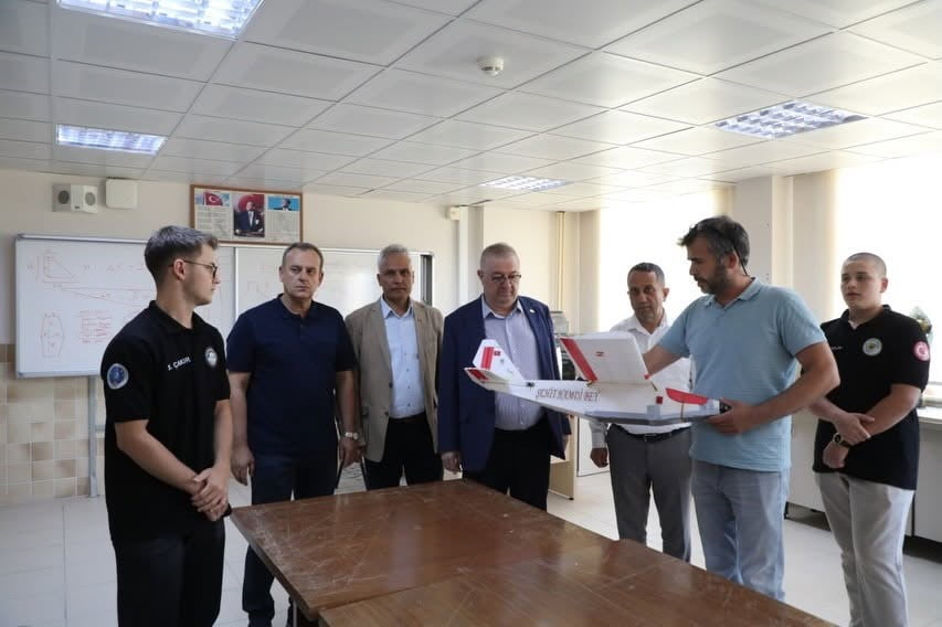 EDREMİT BELEDİYE BAŞKANI MEHMET ERTAŞ, EDREMİT ANADOLU İMAM HATİP LİSESİ’Nİ ZİYARET EDEREK...