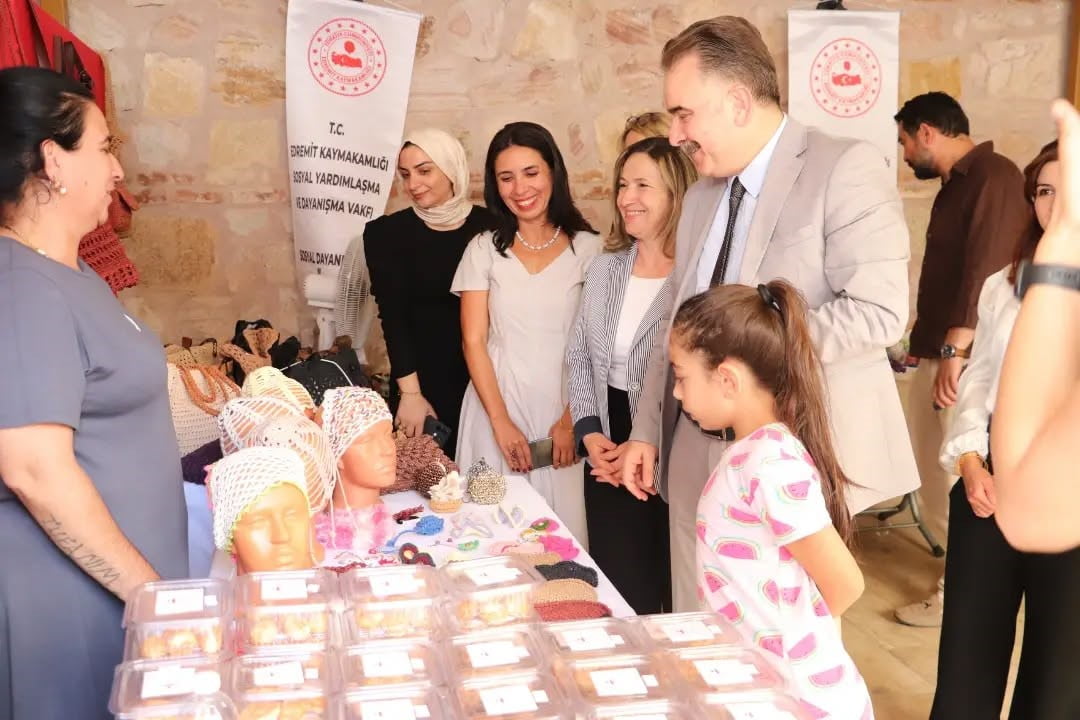 EDREMİT KAYMAKAMLIĞI SOSYAL YARDIMLAŞMA VE DAYANIŞMA VAKFI BÜNYESİNDE AÇILAN KURSLARDA EĞİTİM...