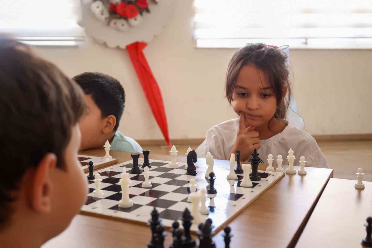 EFELER BELEDİYESİ, ÇOCUK VE GENÇLERİN YAZ TATİLİNİ VERİMLİ GEÇİRMESİ AMACIYLA SPORDAN SANATA...
