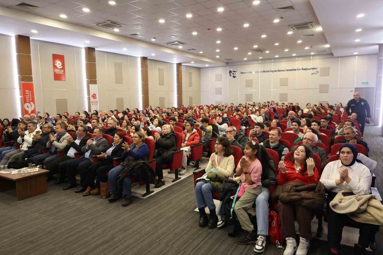 EFELER BELEDİYESİ EV SAHİPLİĞİNDE 'KARAR ANI' ADLI TİYATRO OYUNU, 13 HAZİRAN CUMARTESİ GÜNÜ SAAT...