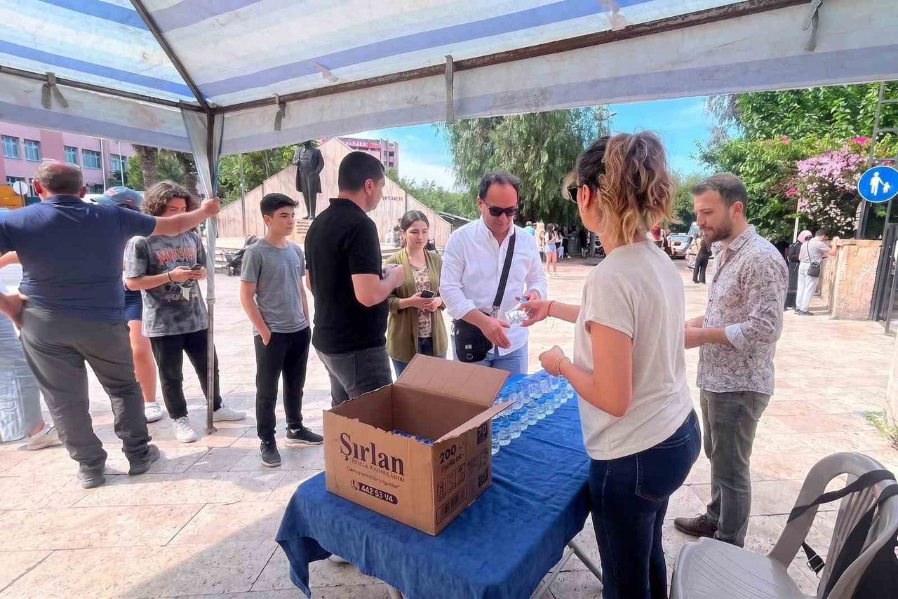 EFELER BELEDİYESİ, HAFTA SONU GERÇEKLEŞTİRİLEN YÜKSEKÖĞRETİM KURUMLARI SINAVI’NDA (YKS) TER DÖKEN...