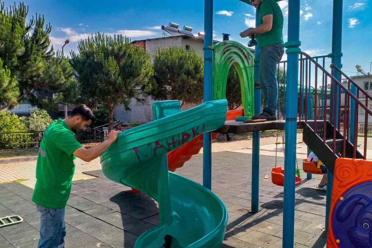 EFELER BELEDİYESİ’NDEN PARKLARDA ONARIM ÇALIŞMASI