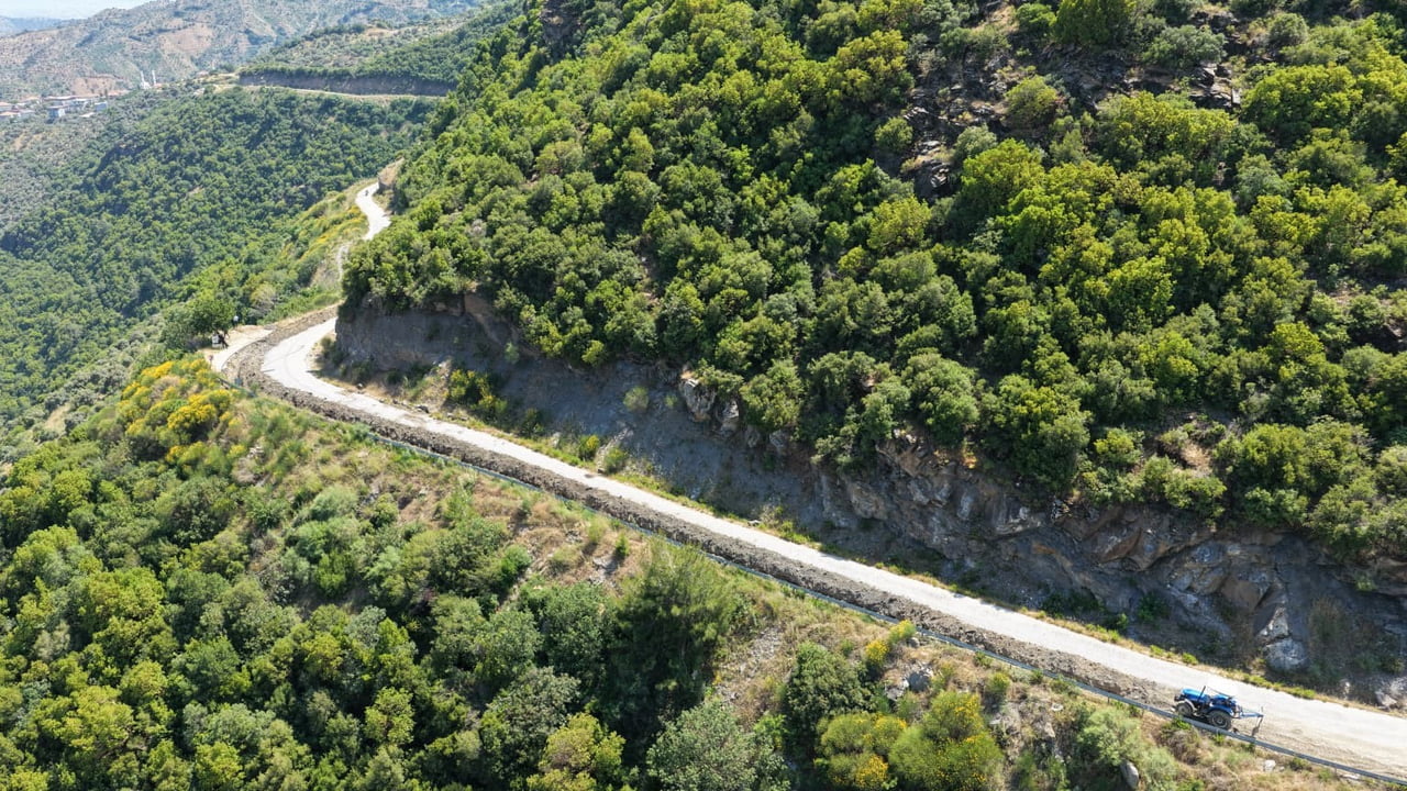 EFELER İLÇESİ EĞRİKAVAK MAHALLESİ’NDE AYDIN BÜYÜKŞEHİR BELEDİYESİ TARAFINDAN BAŞLATILAN ÇALIŞMA...