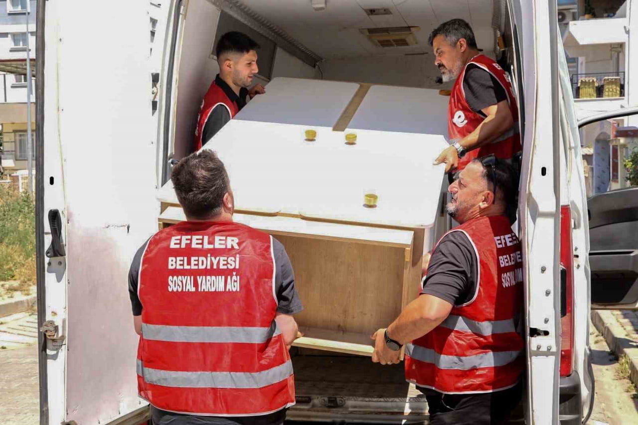 EFELER SOSYAL YARDIM AĞI VATANDAŞLARIN İHTİYAÇLARINI KARŞILIYOR