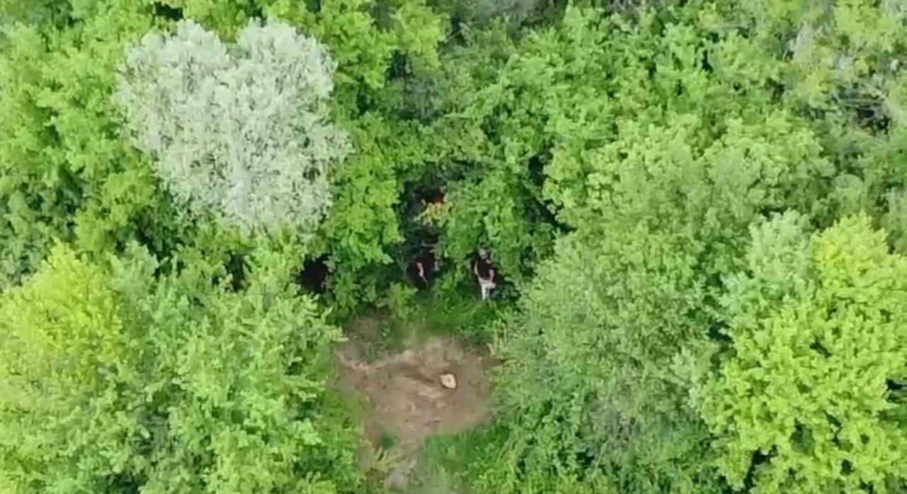 EFLANİ İLÇESİNDE KAÇAK KAZI YAPTIKLARI İDDİA EDİLEN ŞÜPHELİLER, KÖY MUHTARI TARAFINDAN DRONLA...