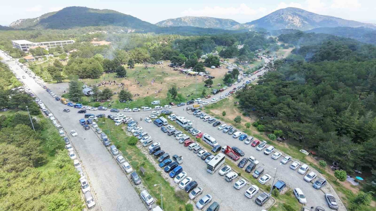 EGE BÖLGESİ'NDE YAŞAYAN KARADENİZLİLER, MANİSA SPİL DAĞI MİLLİ PARKI'NDA DÜZENLENEN 27....