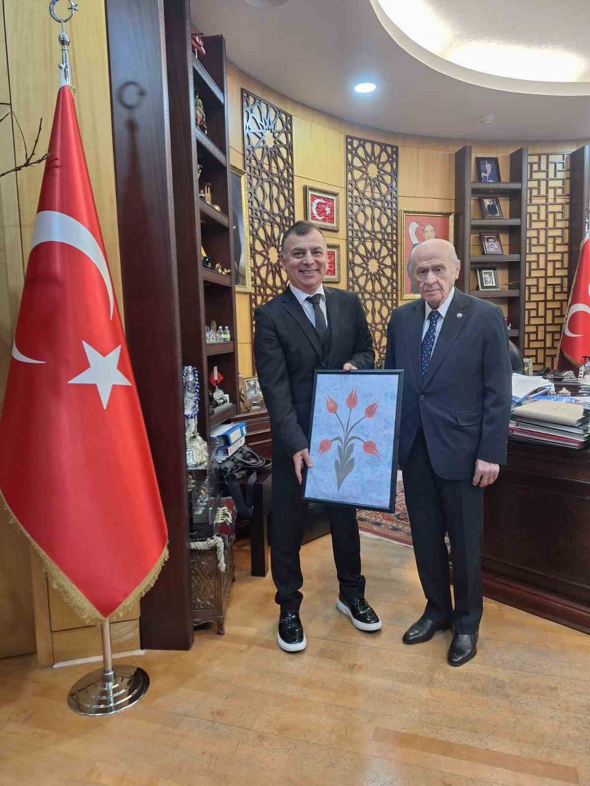 EGE ÜNİVERSİTESİ İLETİŞİM FAKÜLTESİ DEKANI PROF. DR. BİLGEHAN GÜLTEKİN VE KARDEŞİ DOKUZ EYLÜL...