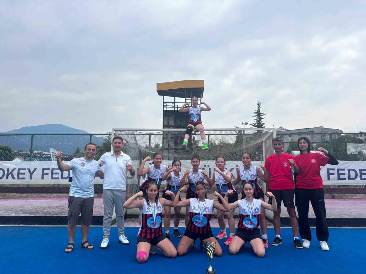 EGE YILDIZLARI U16 TÜRKİYE HOKEY 1. LİGİNDE TÜRKİYE İKİNCİSİ OLDU