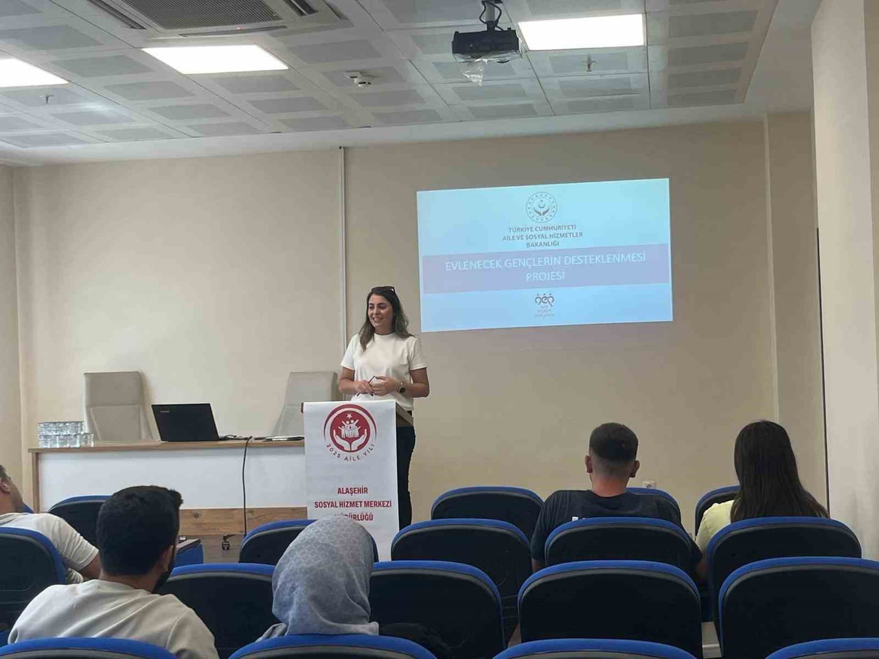 EĞİTİMLERDE, ALAŞEHİR SOSYAL HİZMET MERKEZİ’NDE GÖREVLİ AİLE EĞİTİM PROGRAMI VE EVLİLİK ÖNCESİ...