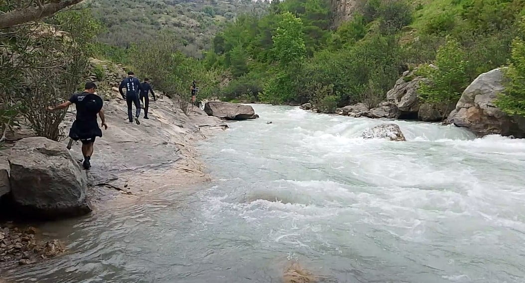 EĞLENCE ÇAYI'NA GİRDİKTEN SONRA KAYBOLAN ÖMER ALPTEKİN'İ ARAMA ÇALIŞMASI SÜRÜYOR.