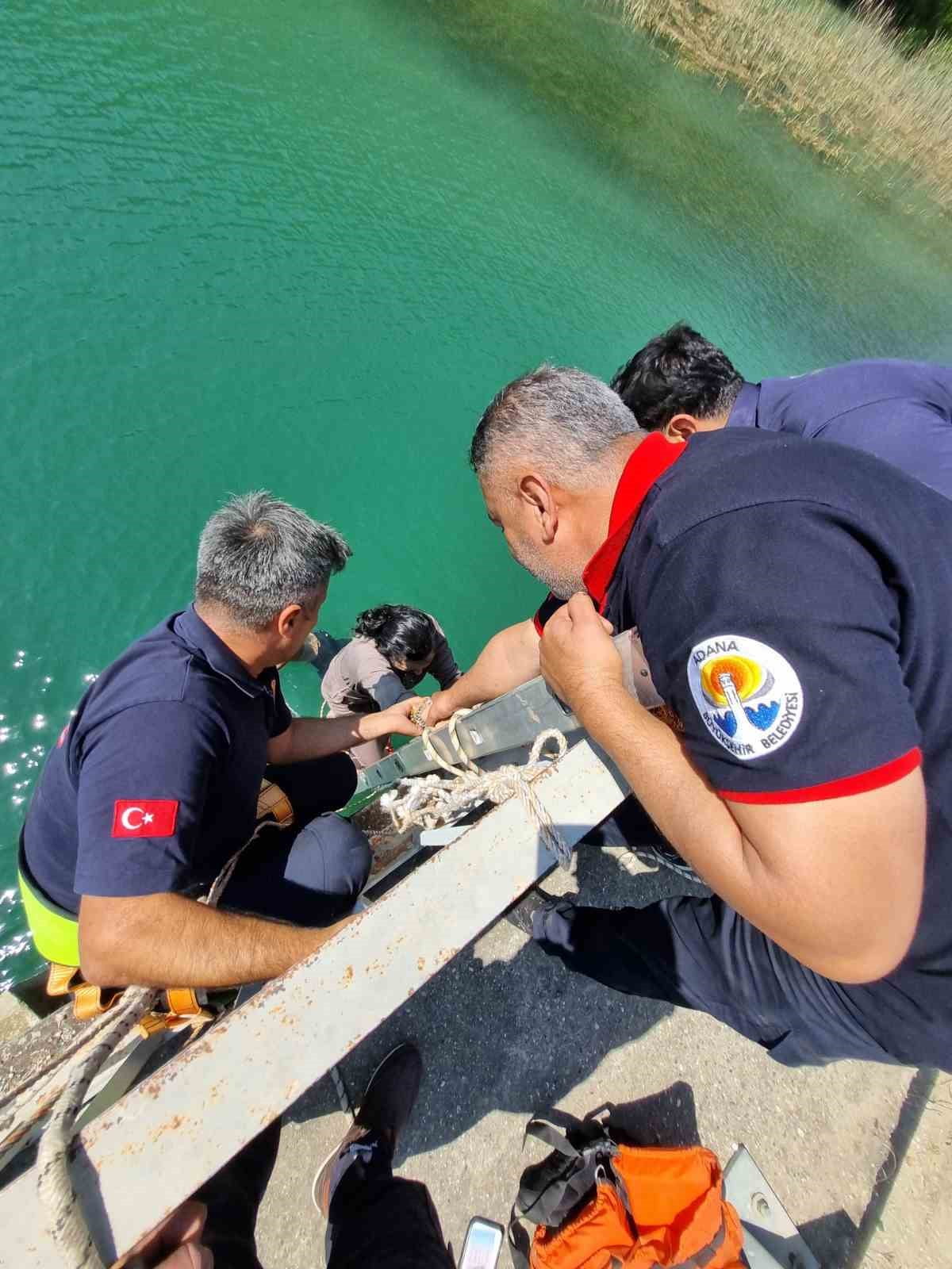 EĞNER KÖPRÜSÜ'NDEN DÜŞEN BİR KADIN, İTFAİYE EKİPLERİ TARAFINDAN KURTARILDI.