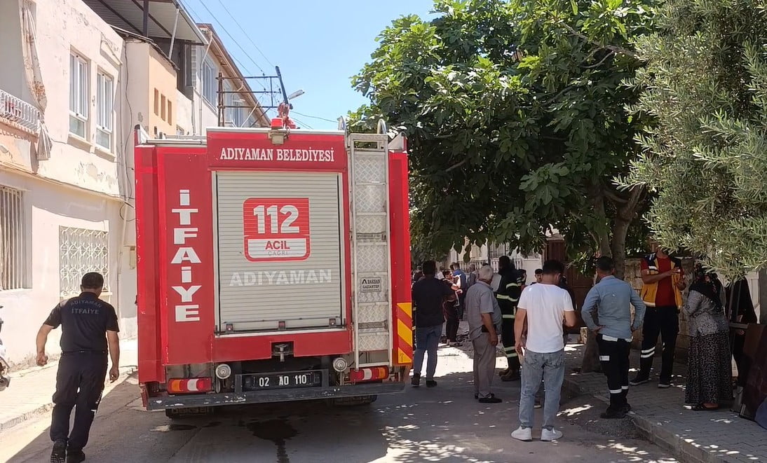 EKİPLER, OLAY YERİNE GELEREK ALEVLERE MÜDAHALE ETTİ. YAPILAN ÇALIŞMALAR SONUCUNDA YANGIN KONTROL...