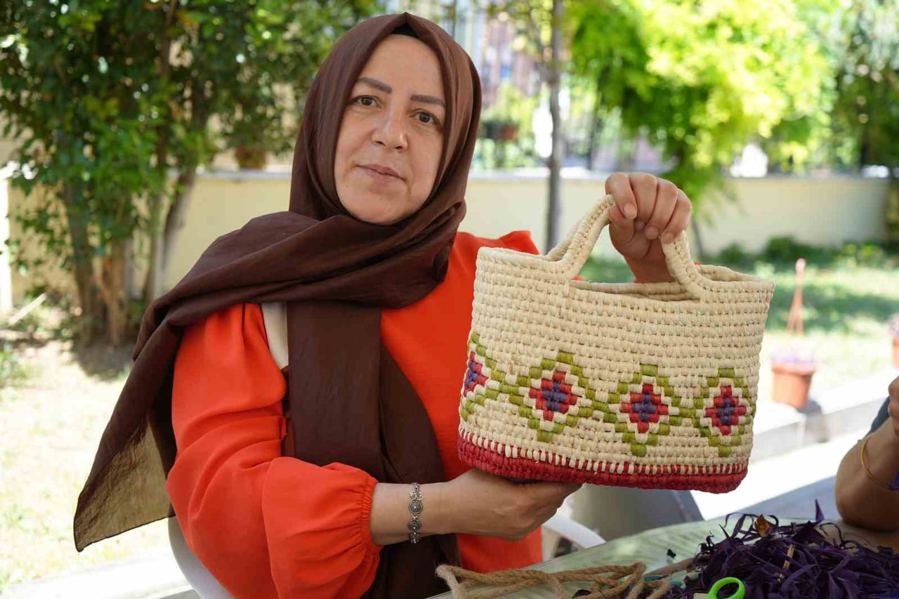 EL SANATLARI BÖLÜMÜ USTA ÖĞRETİCİSİ GÜLSEN KARABAYIR